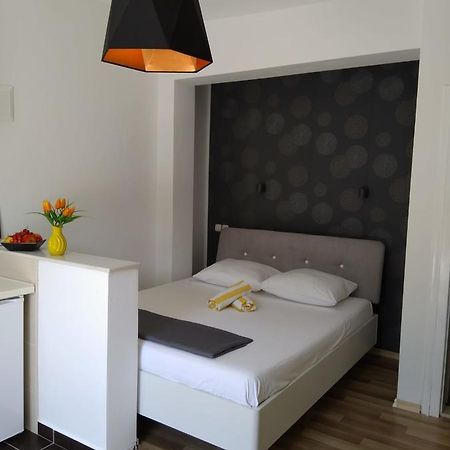 Apartments Tonci Tribunj  Bagian luar foto